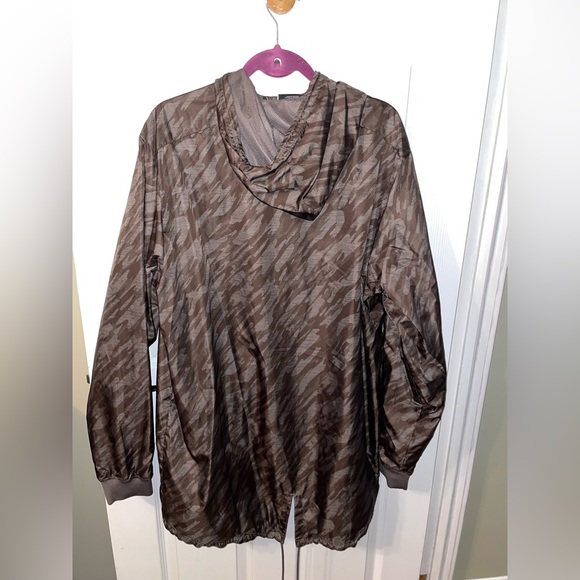 Under Armour, mens pullover lightweight rain hoodie XL, camo - Picture 2 of 6